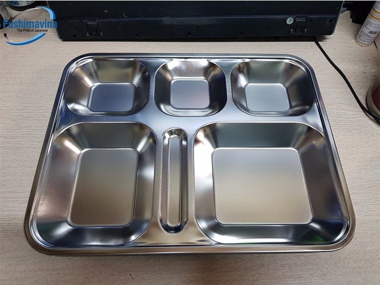 khay inox 304 có vẻ ngoài sáng bóng