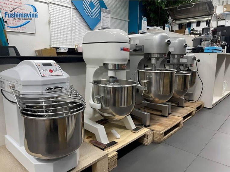 sử dụng thiết bị làm bánh giúp tiết kiệm chi phí