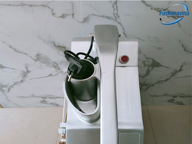 máy cắt rau củ là thiết bị nhà bếp hữu dụng