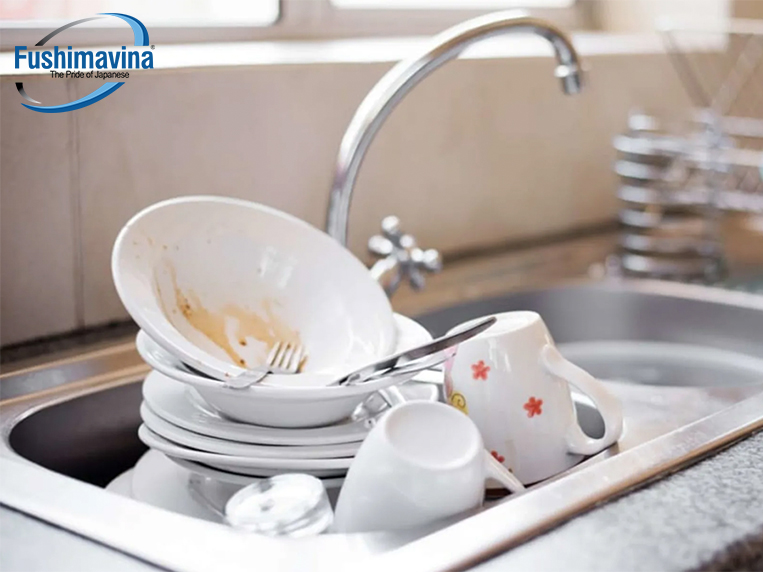 Phân loại đồ trước khi rửa