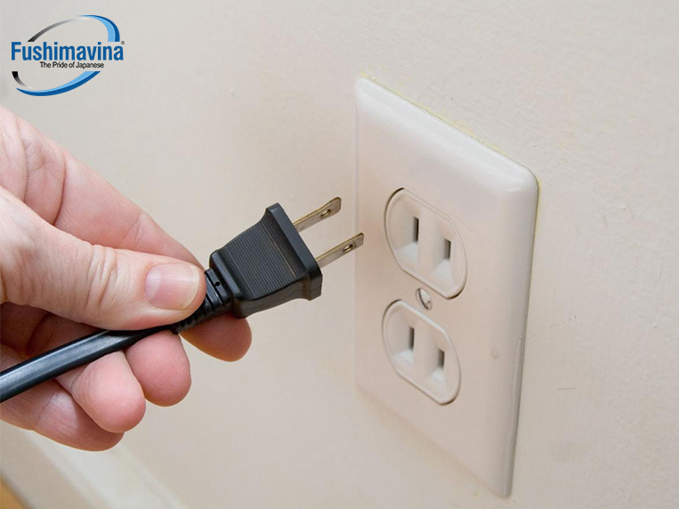 Hướng dẫn sử dụng tủ đông khi mới mua về đúng cách, hiệu quả, lâu bền 7 Kết nối nguồn điện