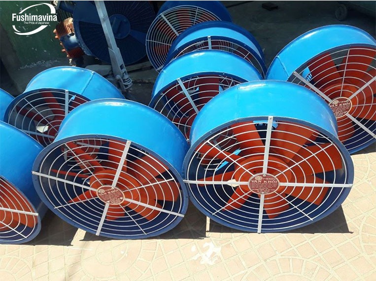 quạt hút khói công nghiệp giúp giảm nhiệt độ trong nhà xưởng