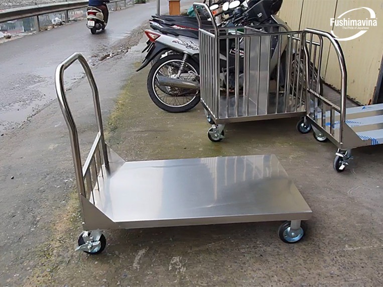 xe đẩy inox được làm từ chất liệu inox