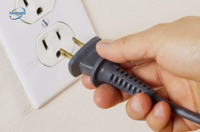 Bếp từ tự ngắt do điện áp không ổn định.