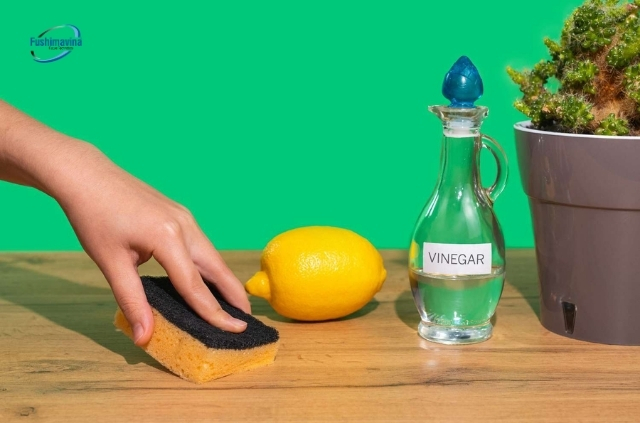 Dùng dung dịch tẩy rửa tự nhiên để vệ sinh bếp từ