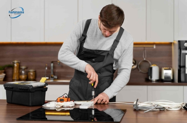 Liên hệ thợ kỹ thuật để được hỗ trợ lỗi bếp điện từ tự ngắt