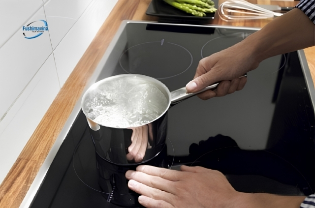 Lỗi E4 bếp từ: 2 Nguyên nhân chính và cách sửa bếp từ lỗi E4 hiệu quả 7 Kích thước đáy nồi quá nhỏ